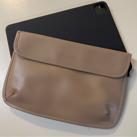 TED BAKER LONDON Women Tan Leather Magnetic Closure Minimalist Pouch Clutch NWOT - Picture 1 of 11
